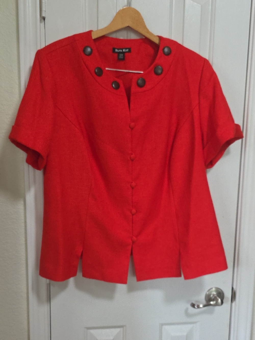 Dana Kay Vin5age Red Short Sleeve Button Front Top